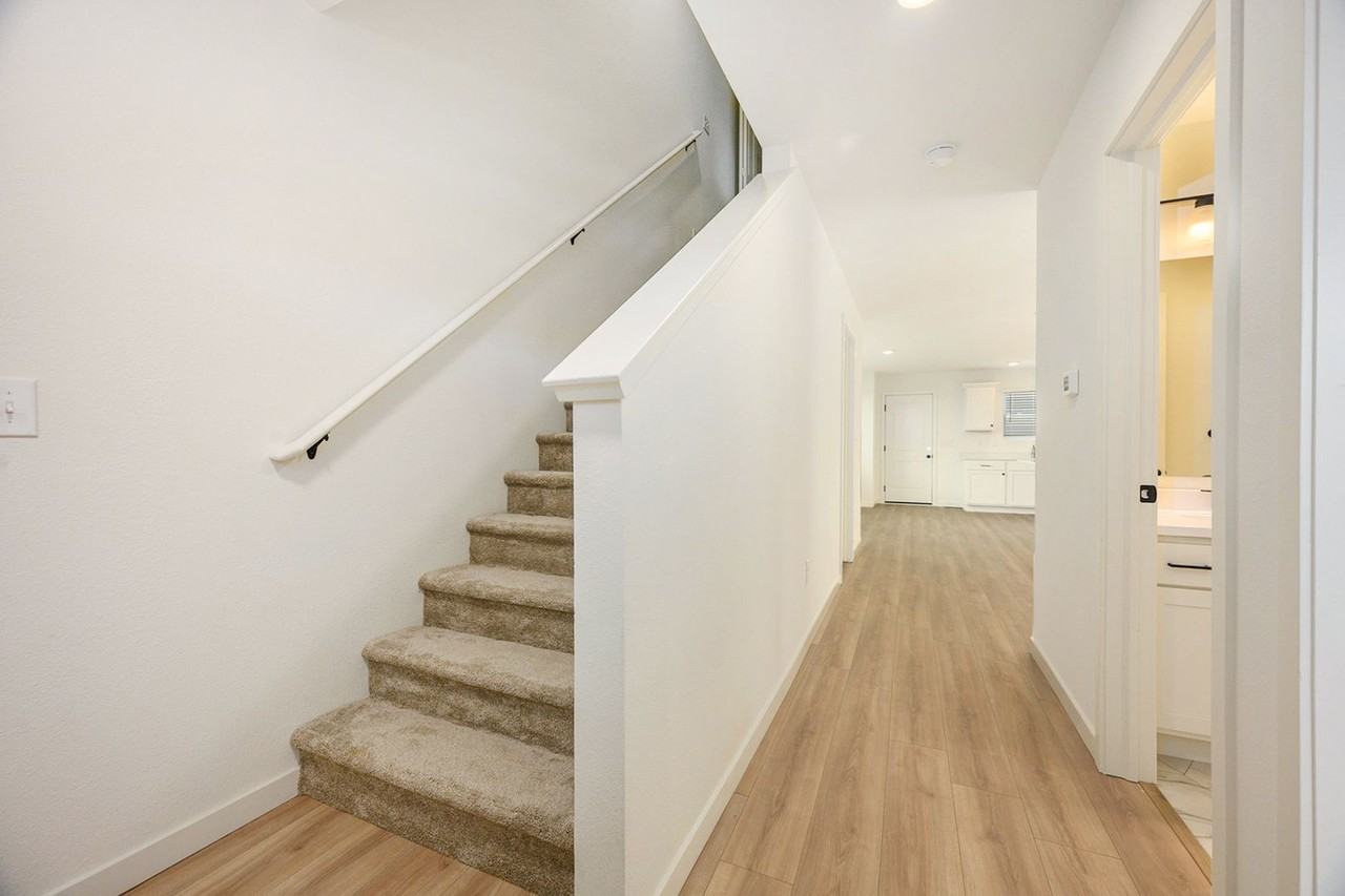 6130 Aurelius Rd - Photo 6 of 24