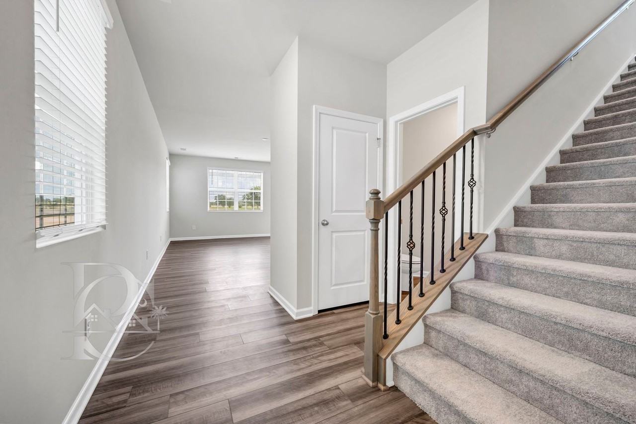519 Marcus Way - Photo 4 of 34