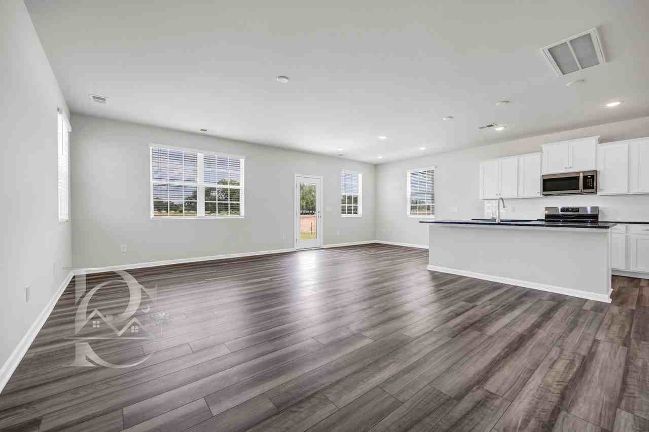 519 Marcus Way - Photo 5 of 34