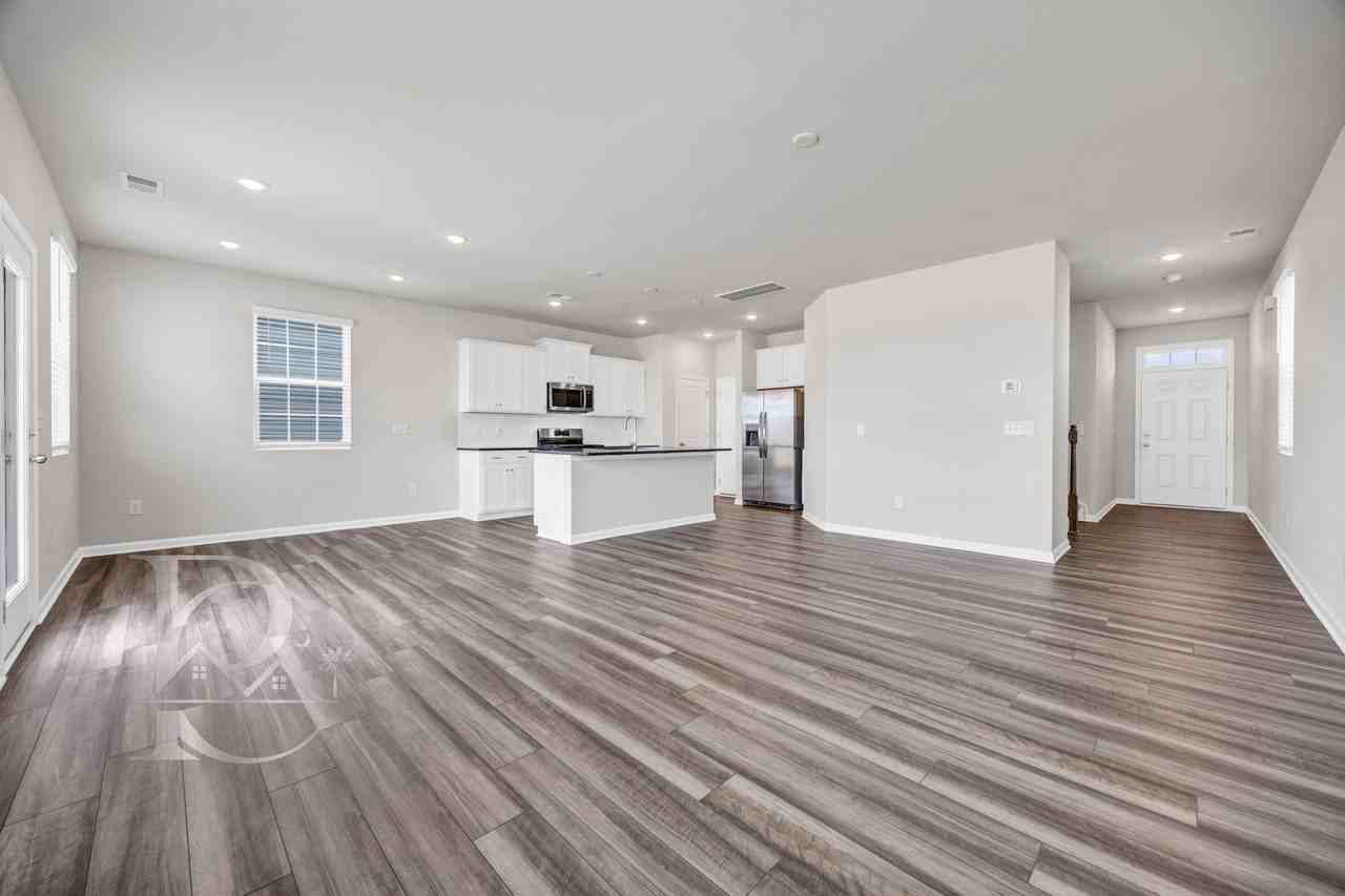 519 Marcus Way - Photo 6 of 34