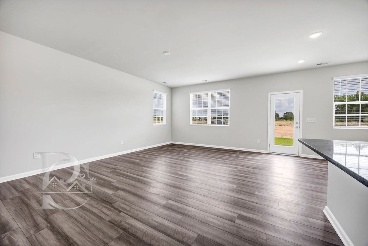 519 Marcus Way - Photo 7 of 34