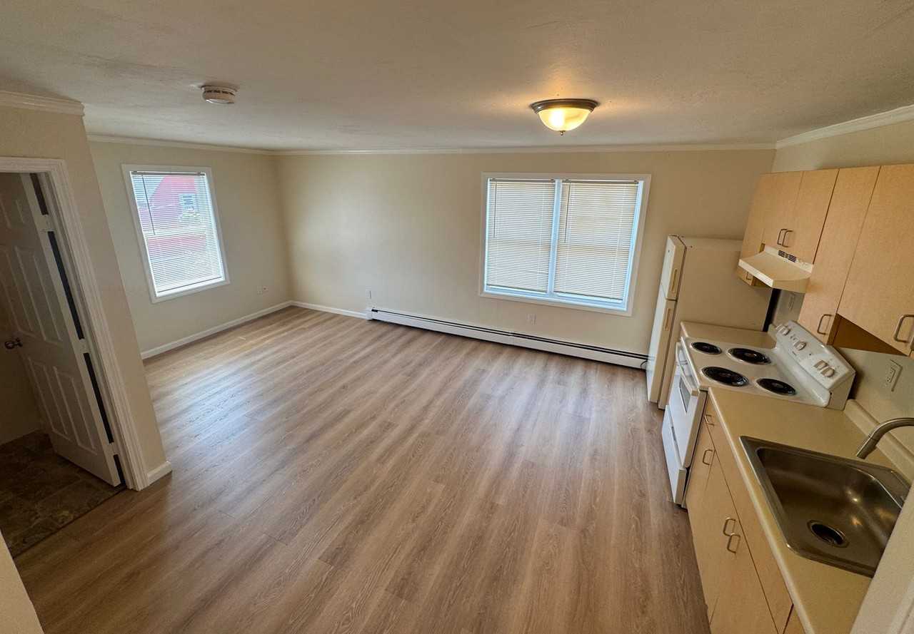 111 Main St #16R - Photo 2 of 6