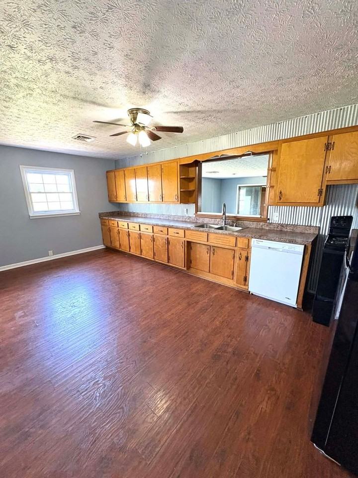 2550 Lyon School Rd - Photo 4 of 16