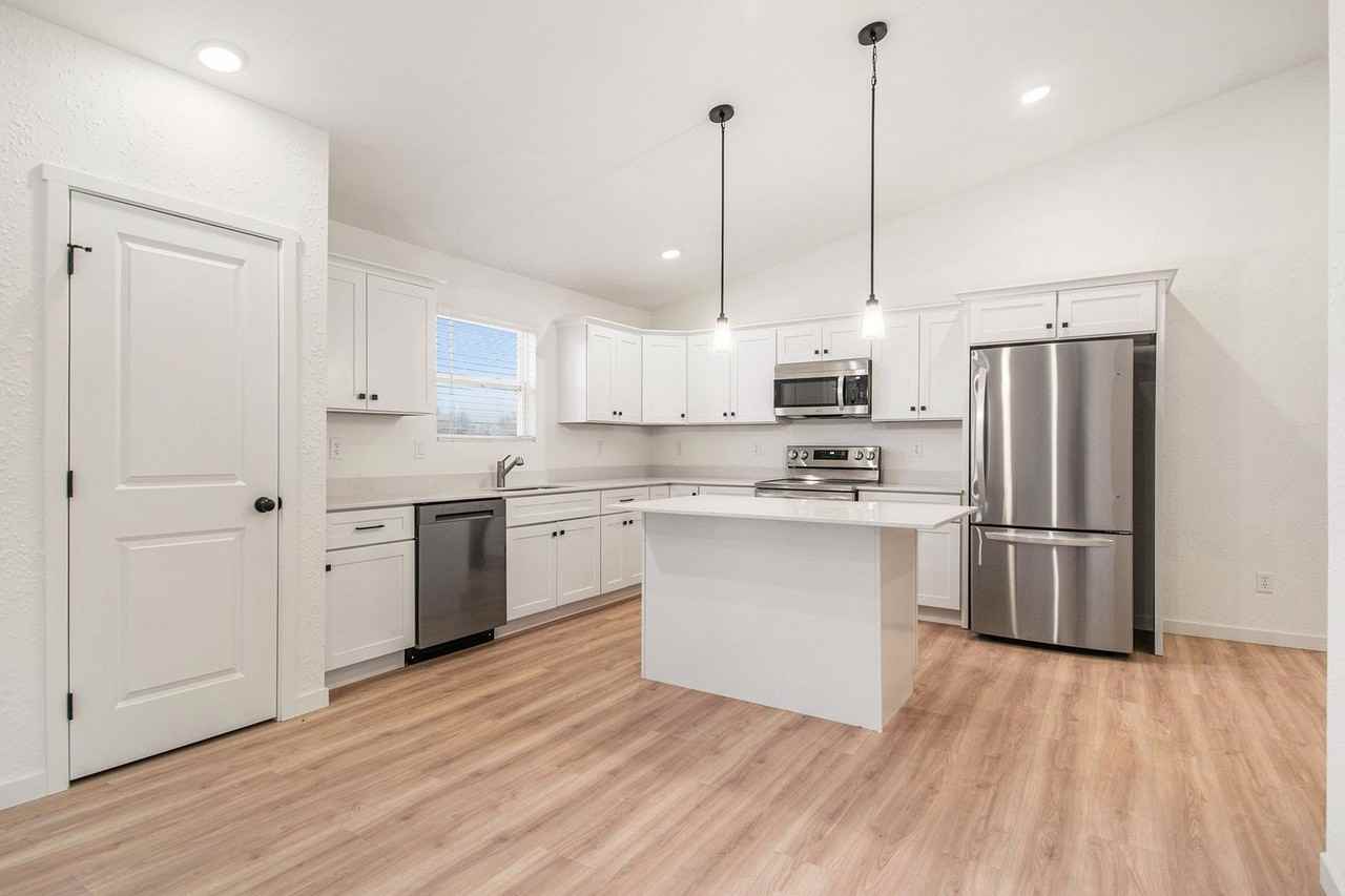 7320 Sessile Cir - Photo 2 of 20