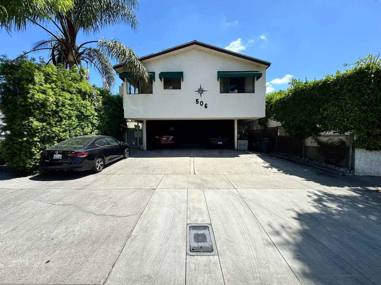 506 N Flores St - Photo 2 of 14