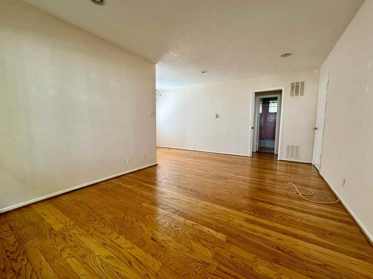 506 N Flores St - Photo 5 of 14