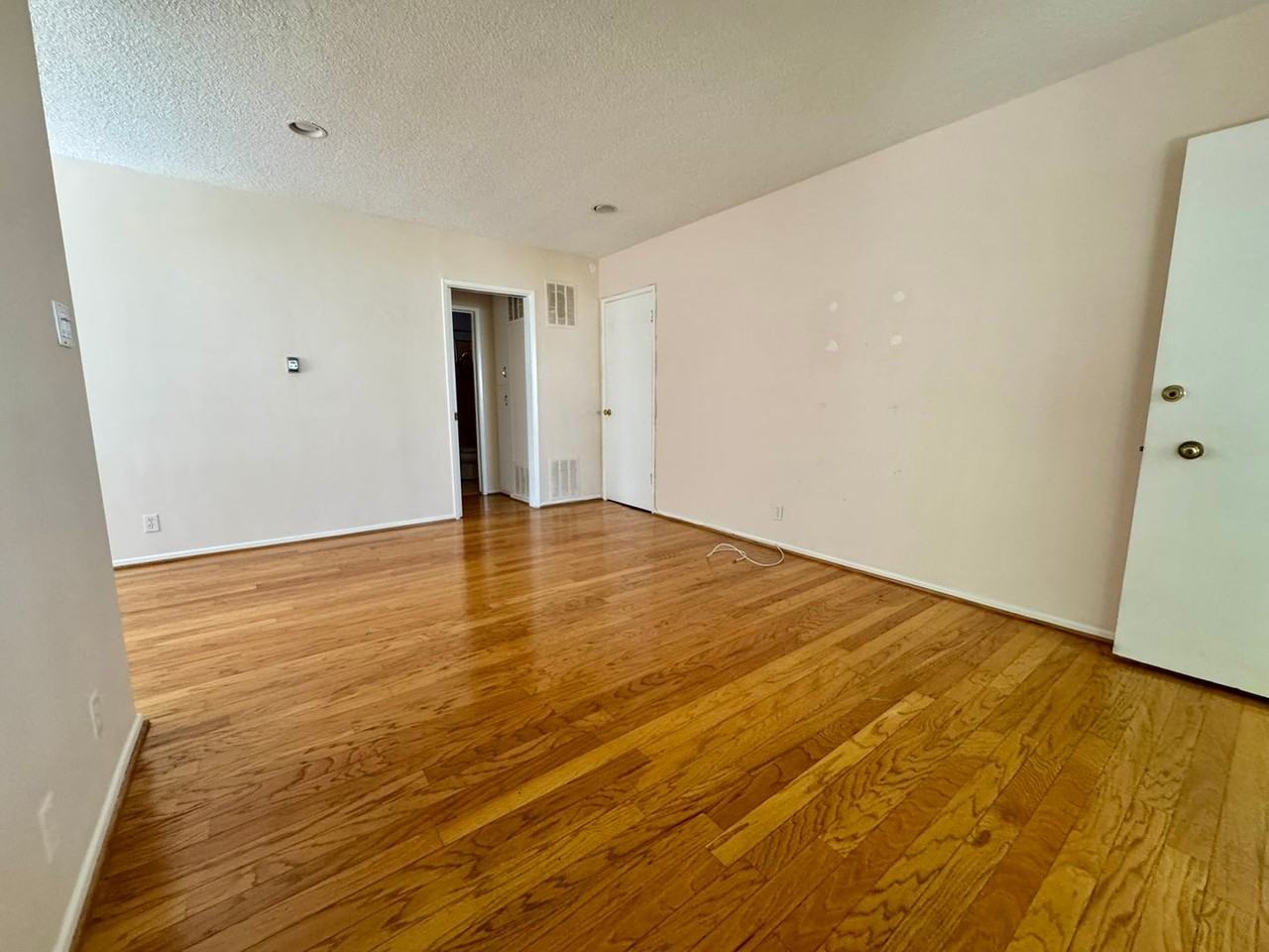 506 N Flores St - Photo 6 of 14