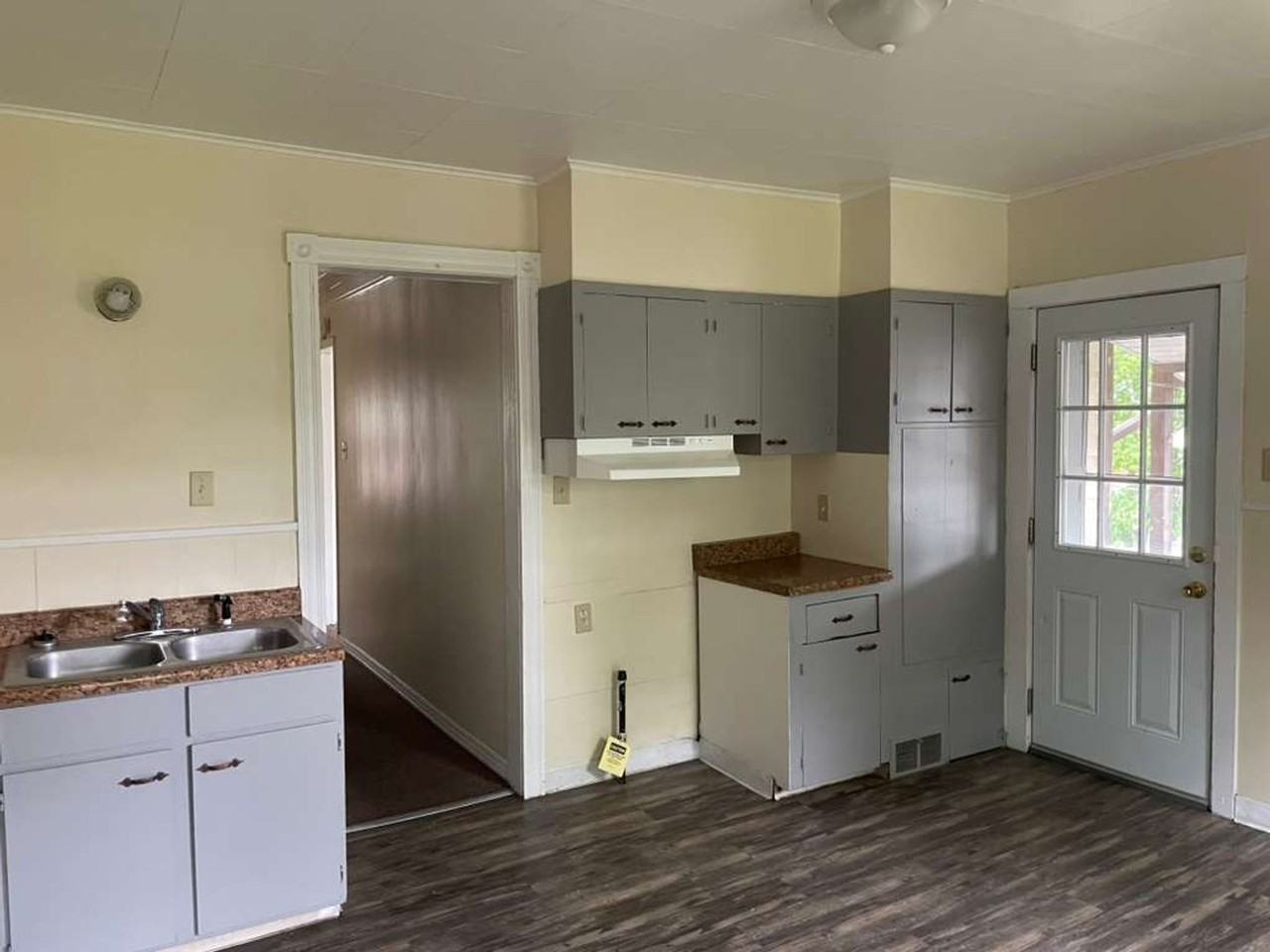 201 2nd Ave - Photo 7 of 21