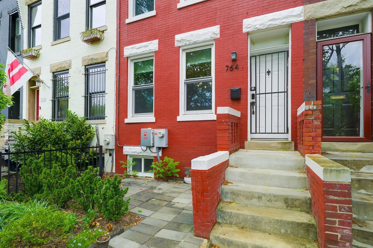 764 13th St Se - Photo 4 of 44