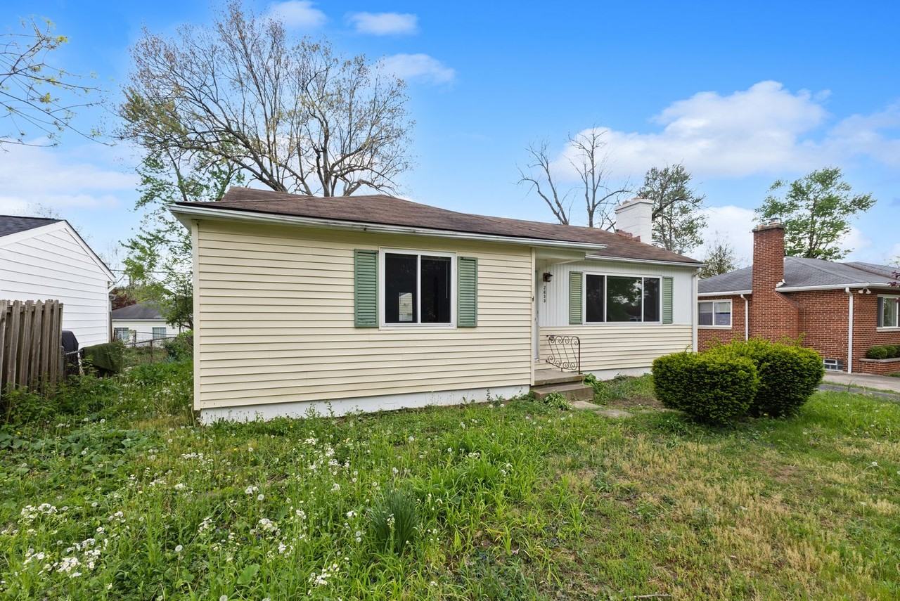 2635 Woodstock Rd - Photo 2 of 37