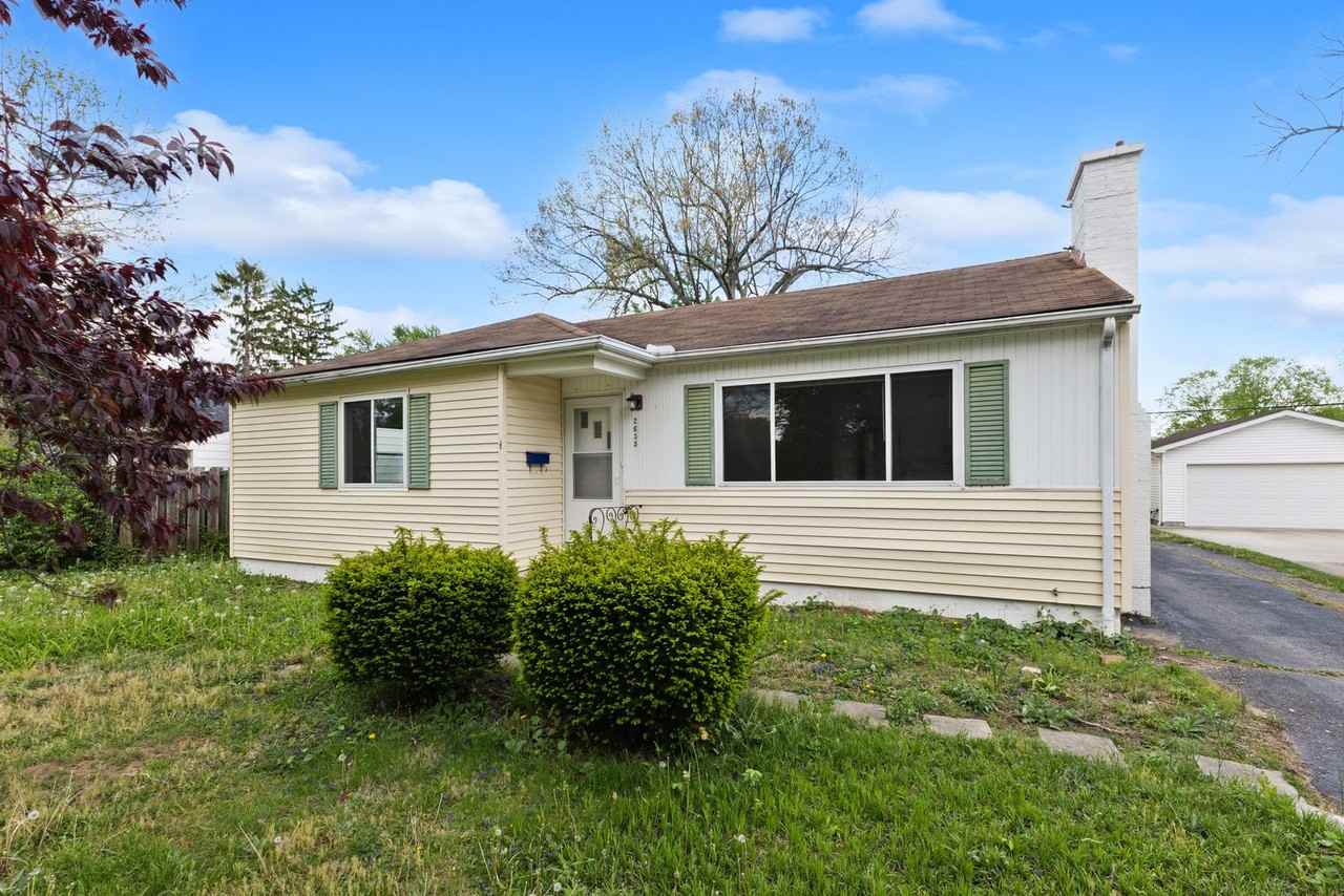 2635 Woodstock Rd - Photo 3 of 37