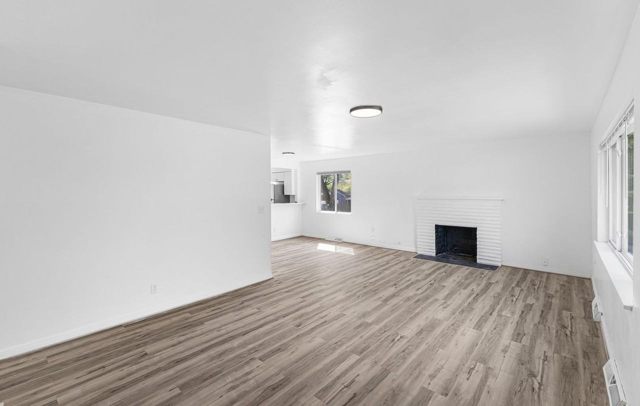 2635 Woodstock Rd - Photo 4 of 37