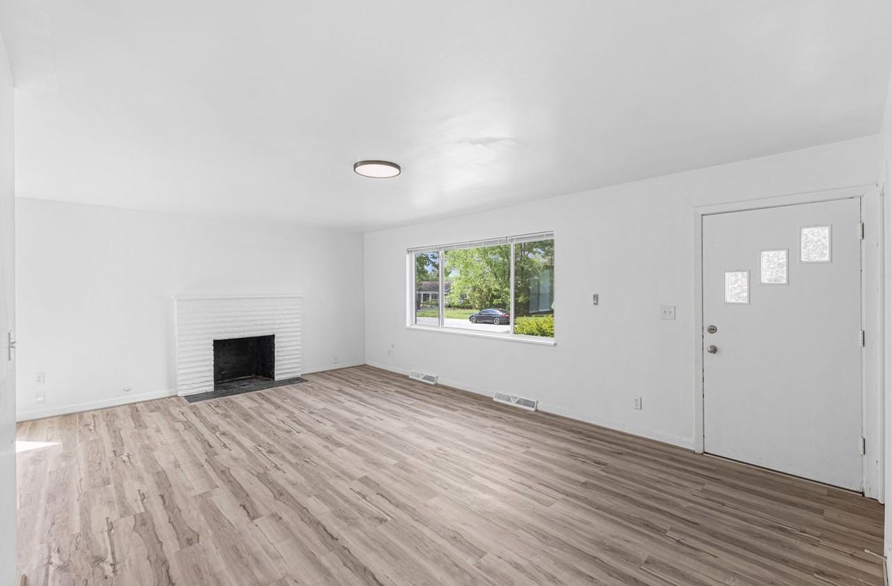 2635 Woodstock Rd - Photo 6 of 37