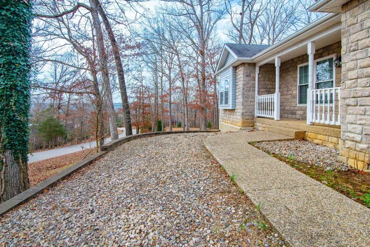 28 Sunnyview Rd - Photo 4 of 36