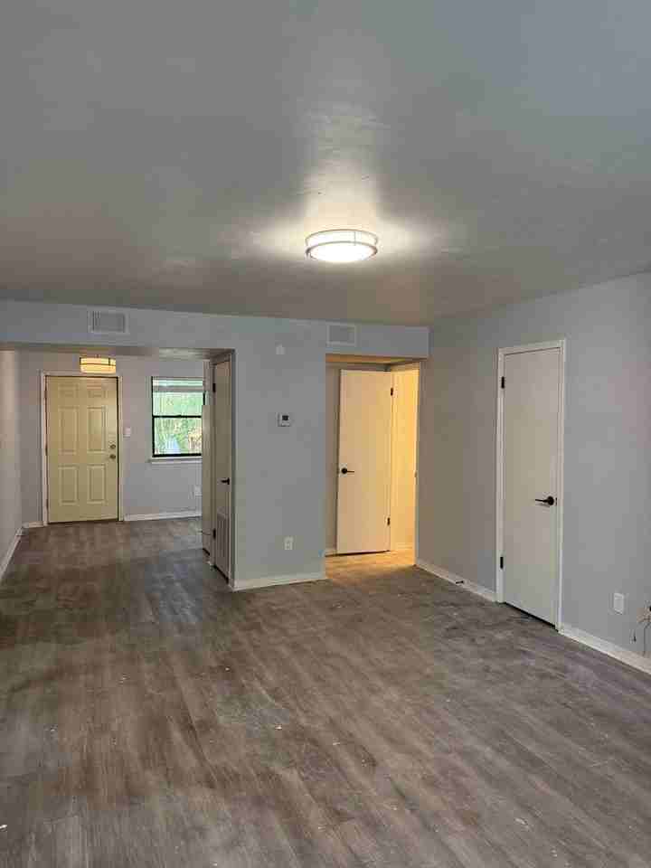 2511 Old Bainbridge Rd - Photo 5 of 19