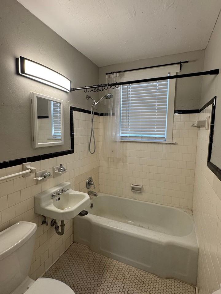 3017 Mcqueen St - Photo 5 of 10