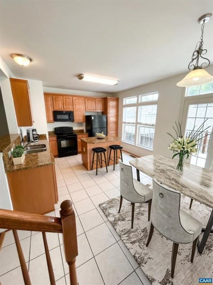 923 Bing Ln - Photo 3 of 10