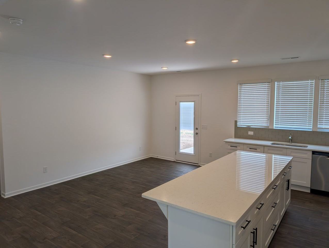 437 Gentle Bend Cv - Photo 4 of 14