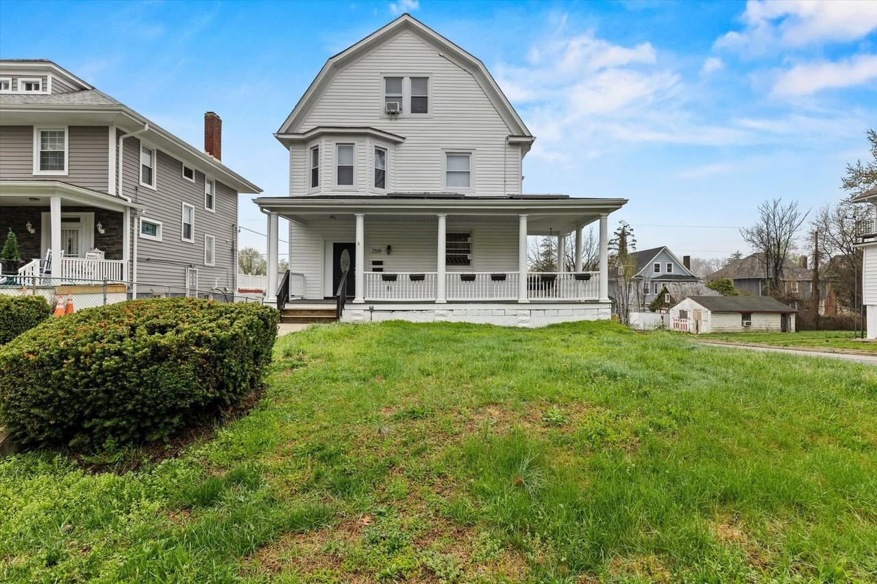 2510 Roslyn Ave - Photo 2 of 50