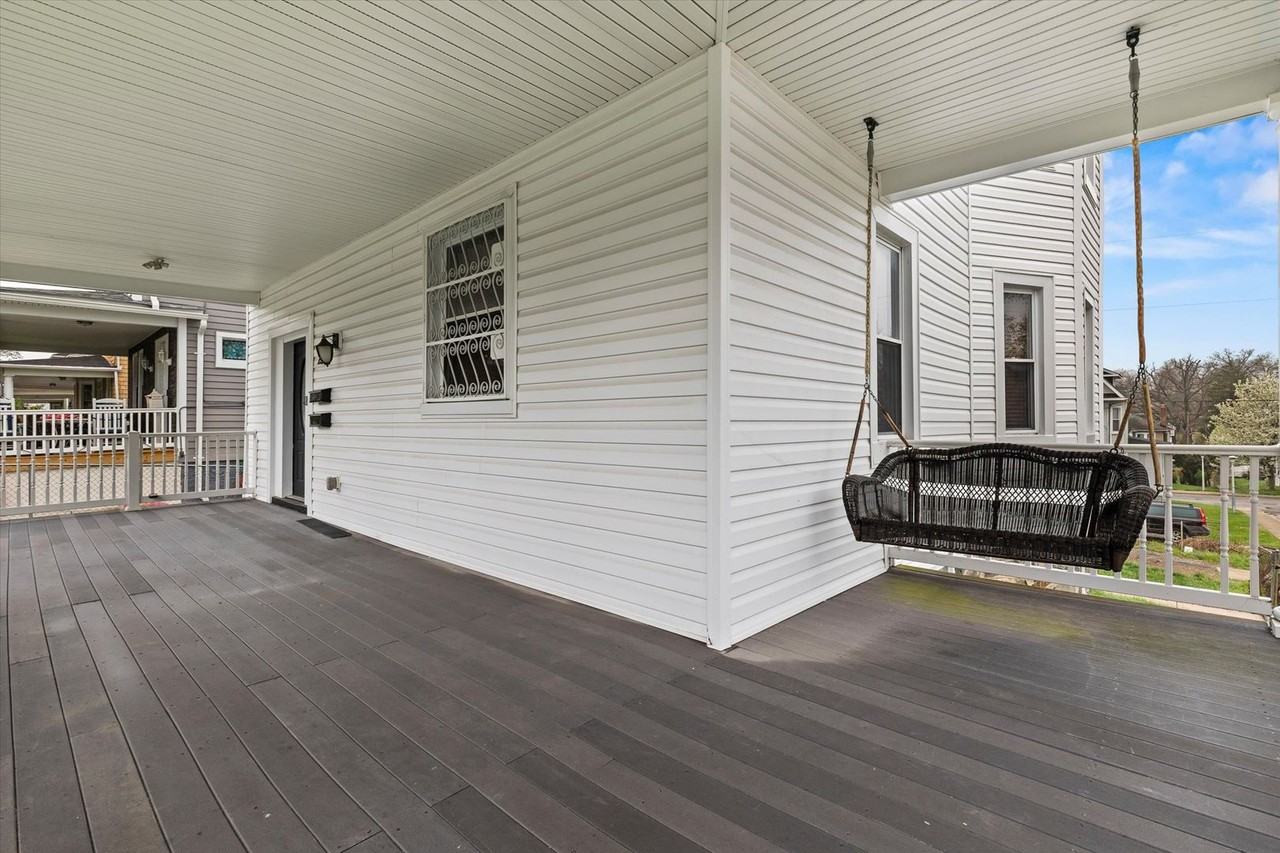 2510 Roslyn Ave - Photo 5 of 50