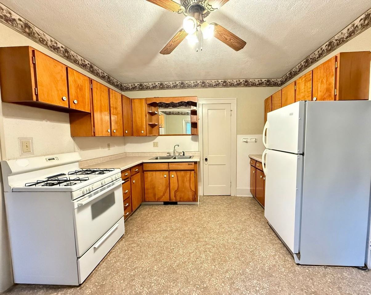318 Quarry St - Photo 2 of 8