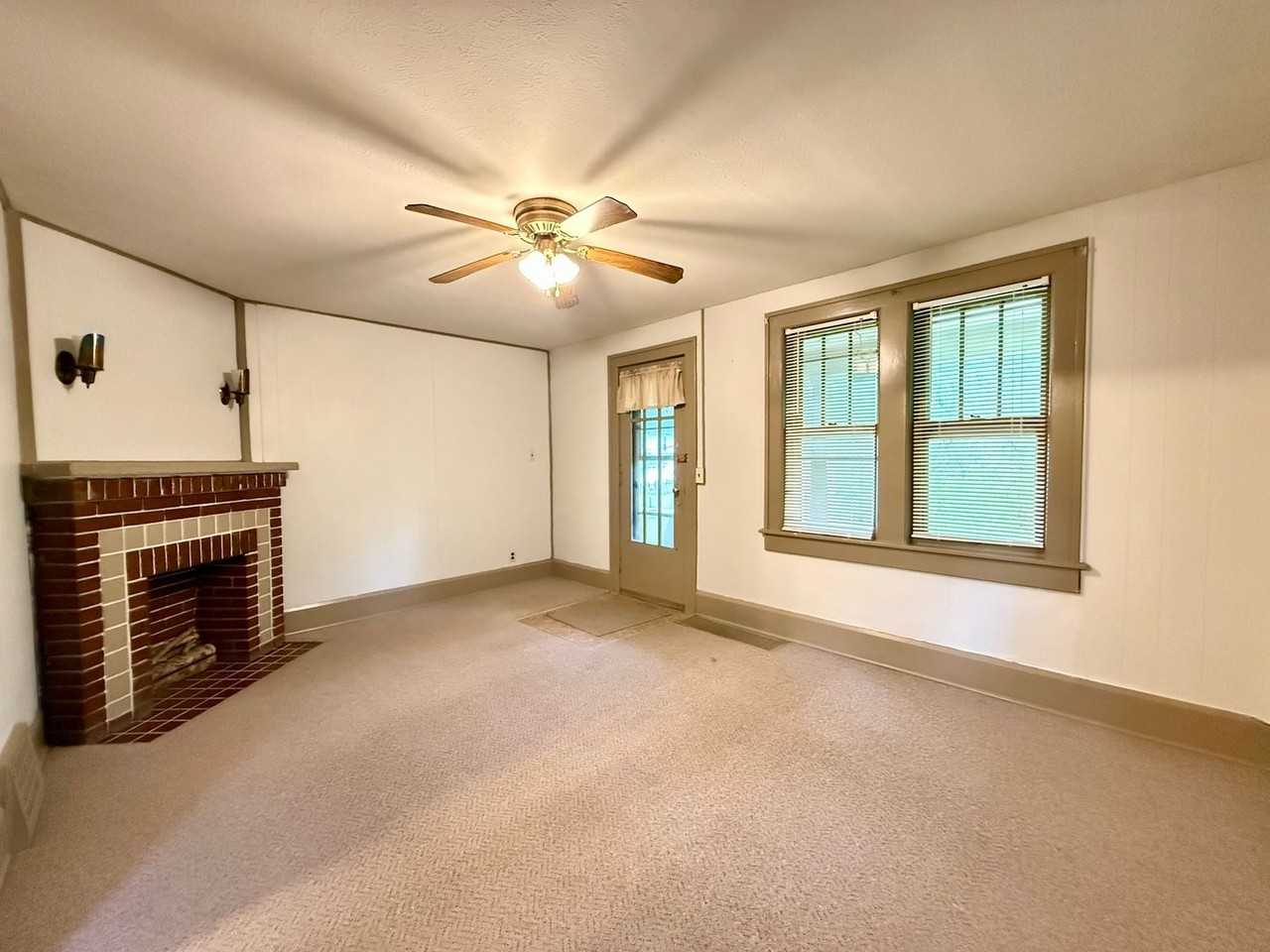 318 Quarry St - Photo 5 of 8
