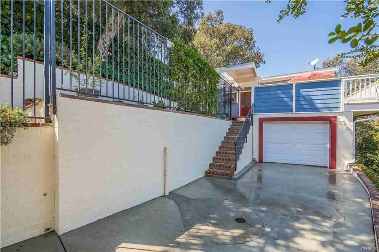 7036 Highcliff Trl - Photo 2 of 34