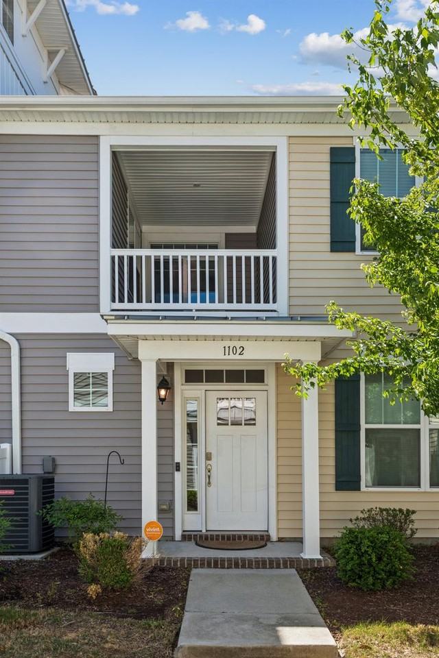 1102 Celia Ct - Photo 2 of 27