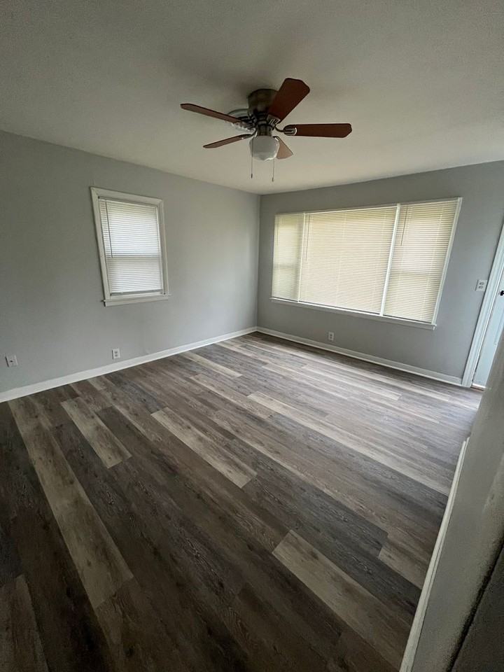 1010 40th Ave - Photo 2 of 8