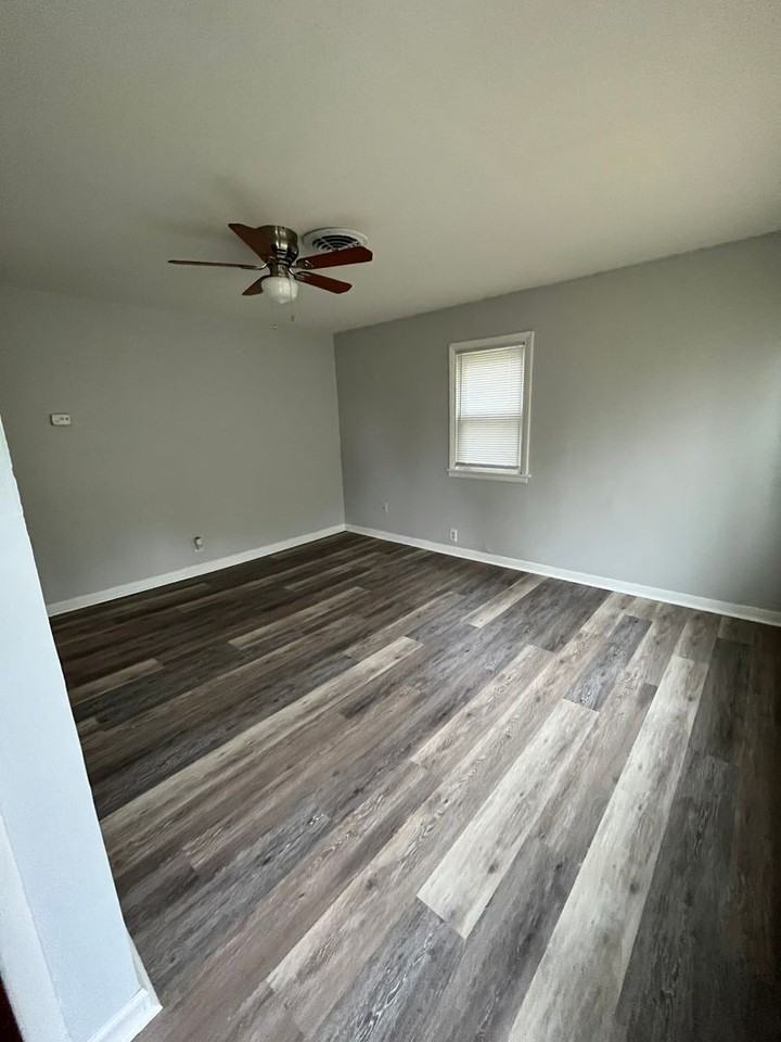1010 40th Ave - Photo 3 of 8
