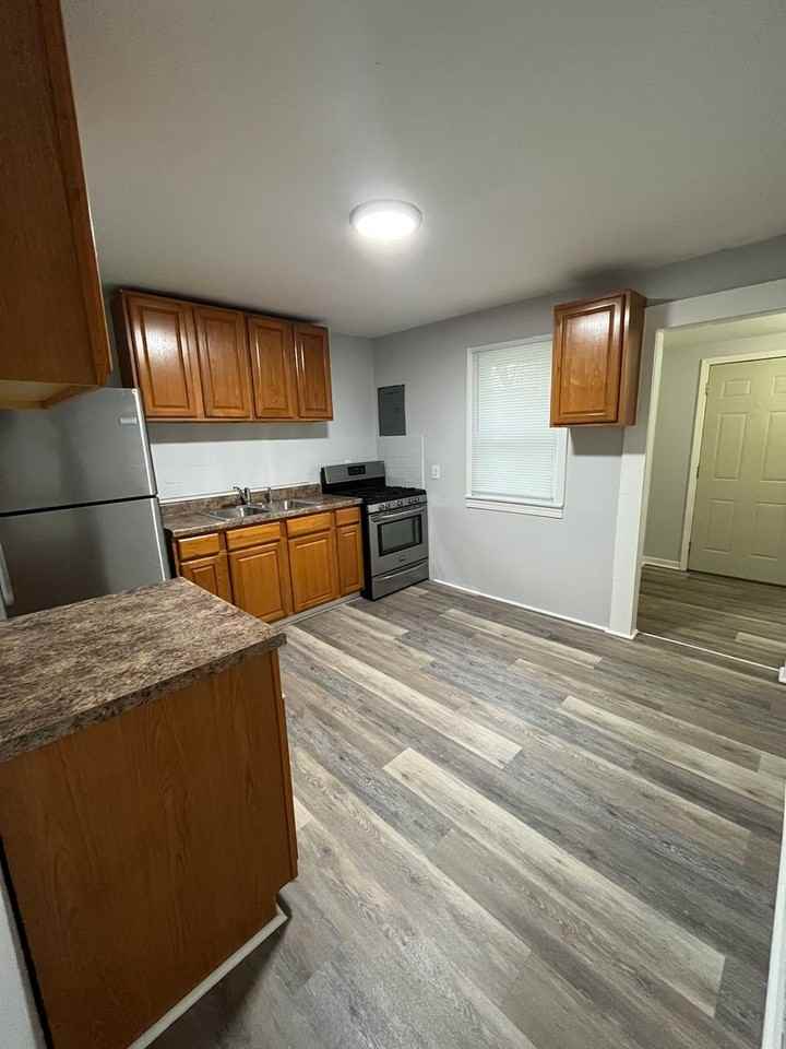 1010 40th Ave - Photo 4 of 8
