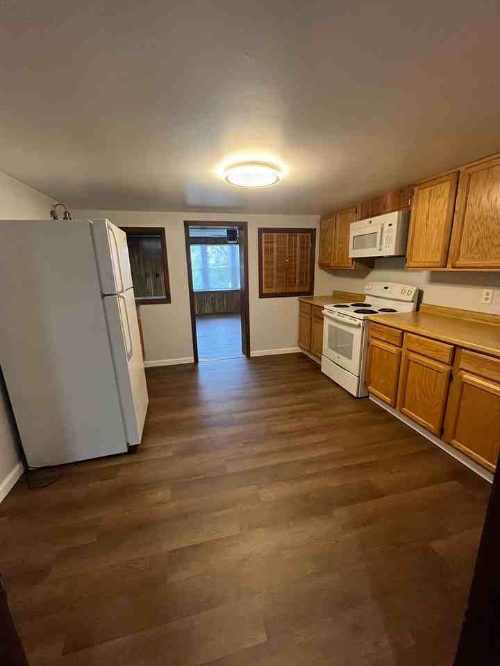 117 N Ulster St - Photo 5 of 9