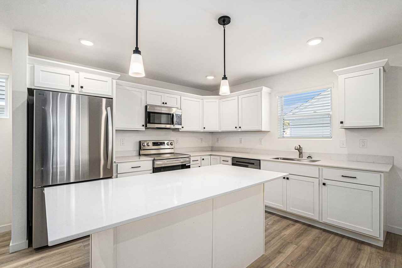 515 Leland Ave - Photo 4 of 26