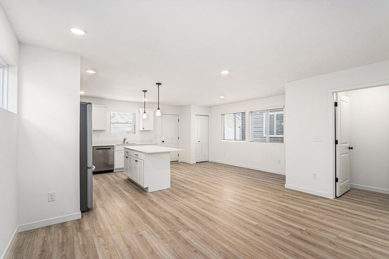 515 Leland Ave - Photo 5 of 26