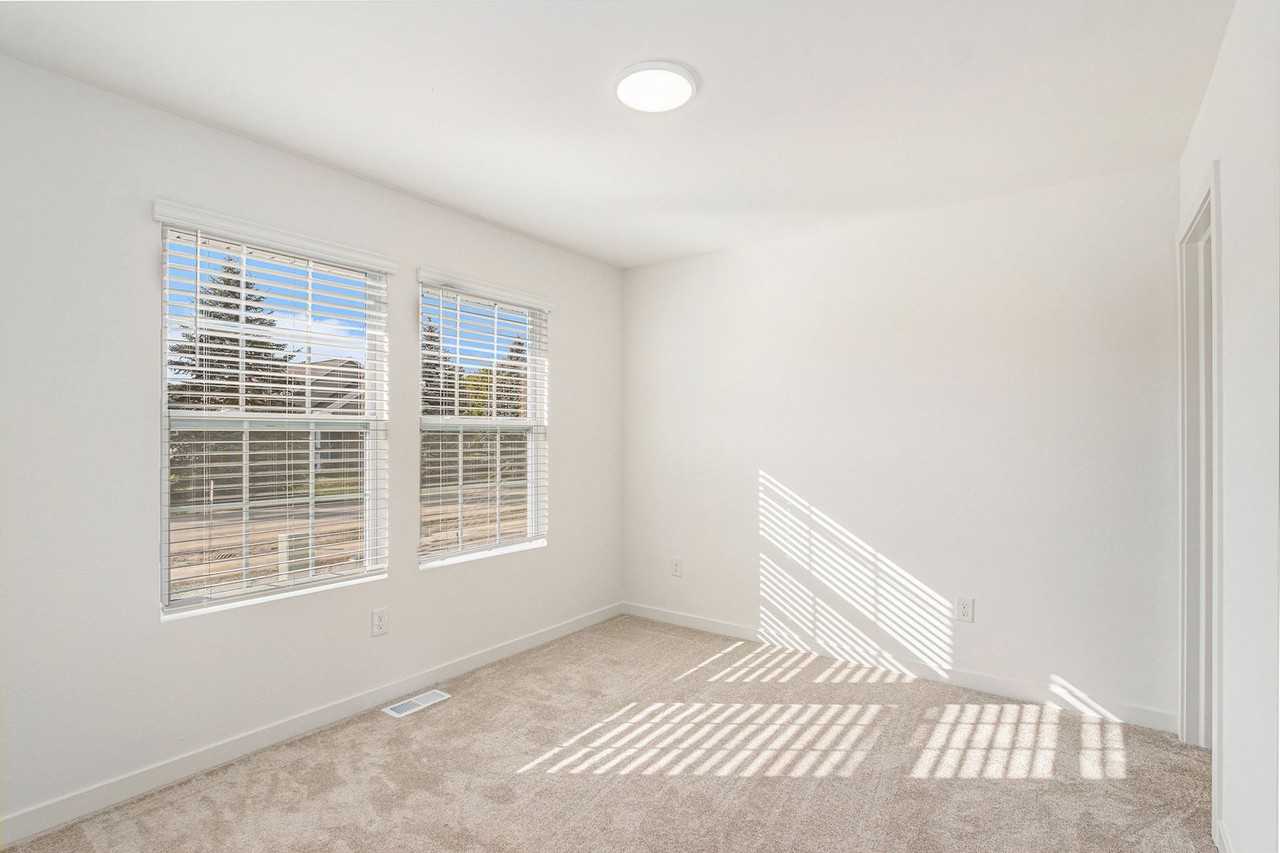 515 Leland Ave - Photo 7 of 26