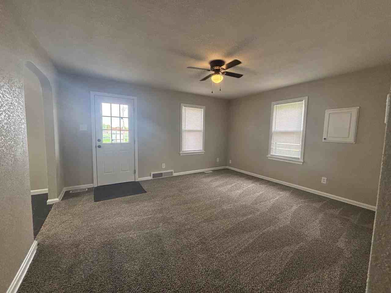 213 W Allison St - Photo 3 of 11