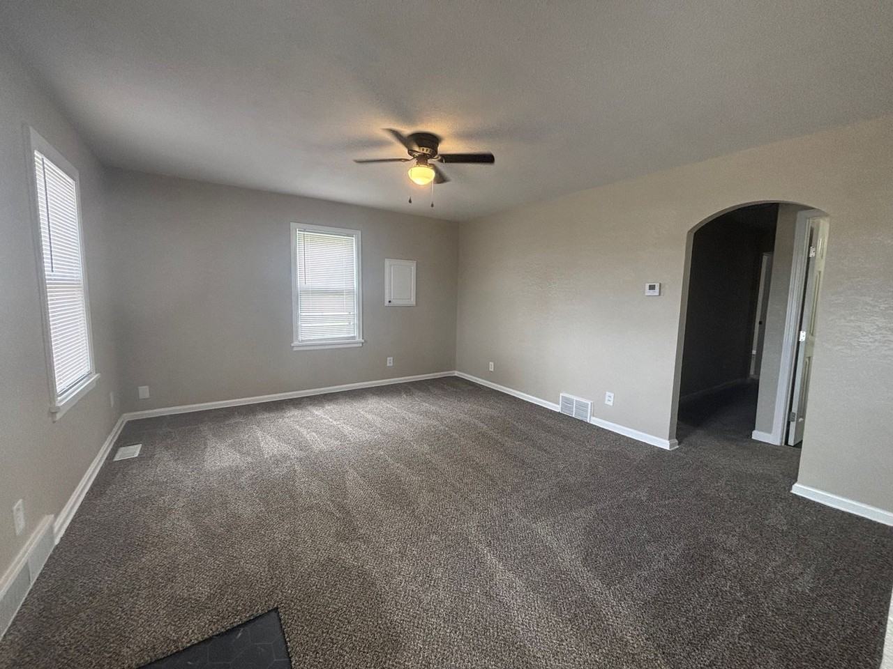 213 W Allison St - Photo 4 of 11
