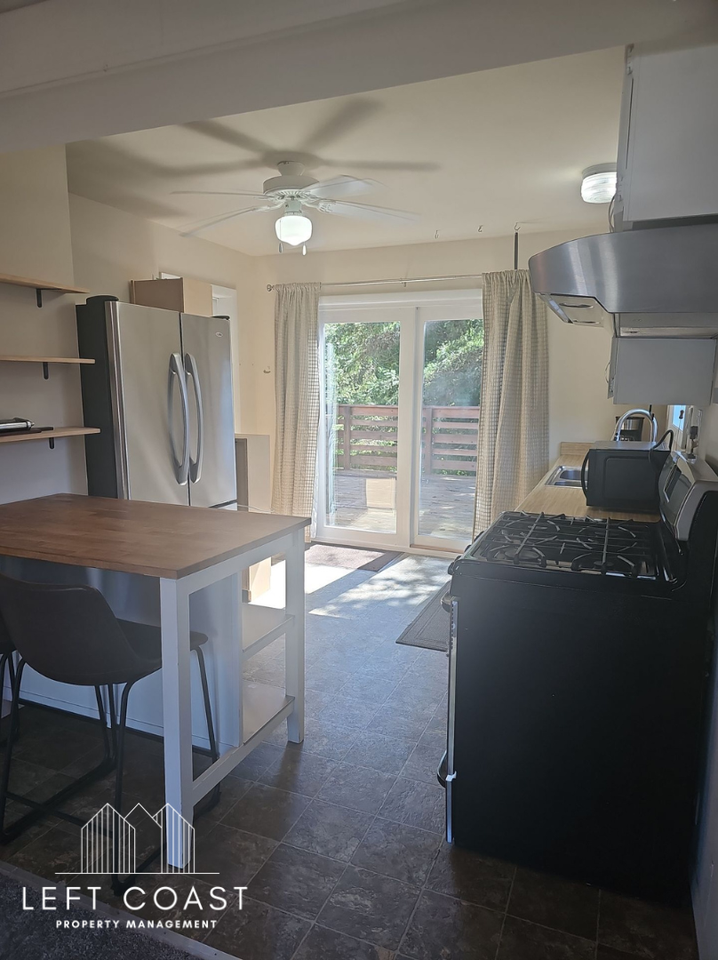 3102 Sw Coast Ave #1 - Photo 6 of 24