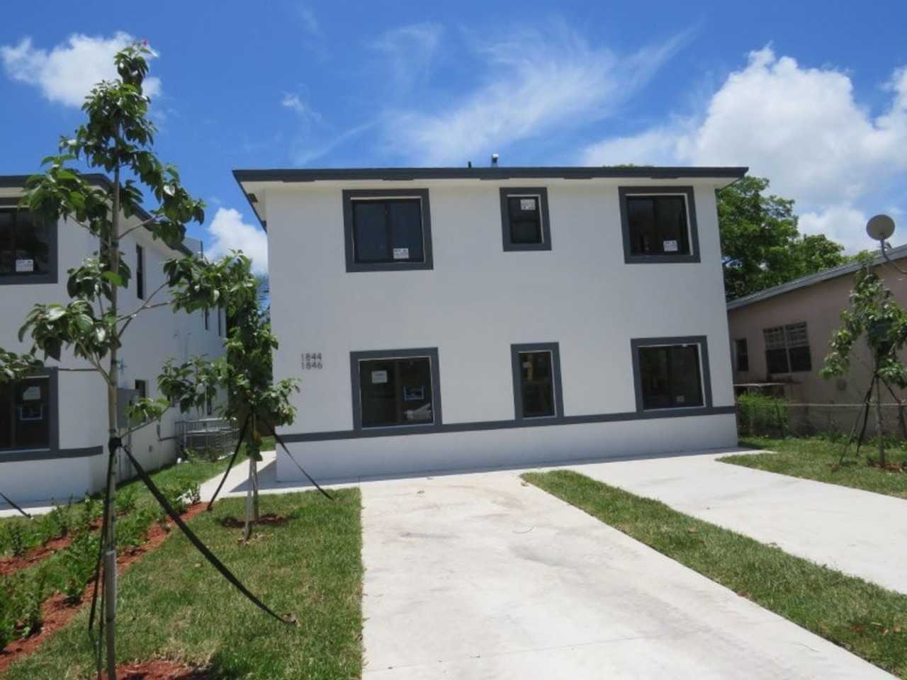 Gladeview Duplexes - Photo 4 of 8