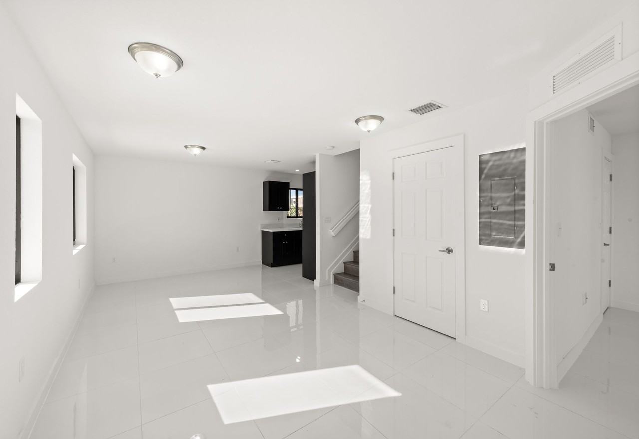 Gladeview Duplexes - Photo 5 of 8