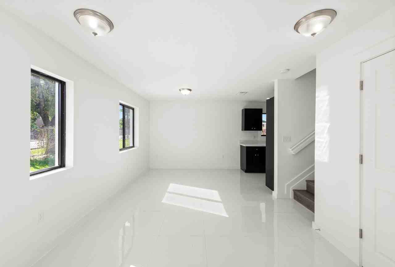 Gladeview Duplexes - Photo 6 of 8