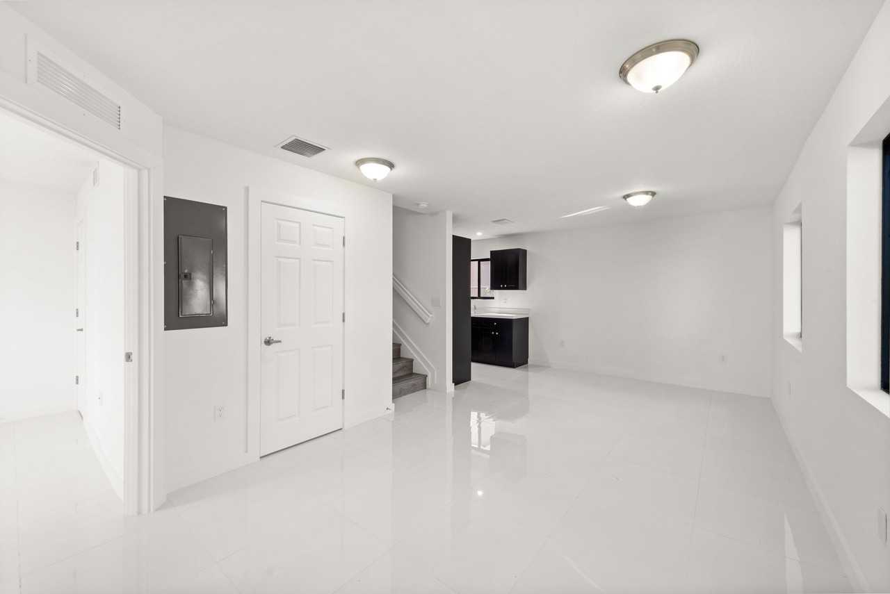 Gladeview Duplexes - Photo 7 of 8