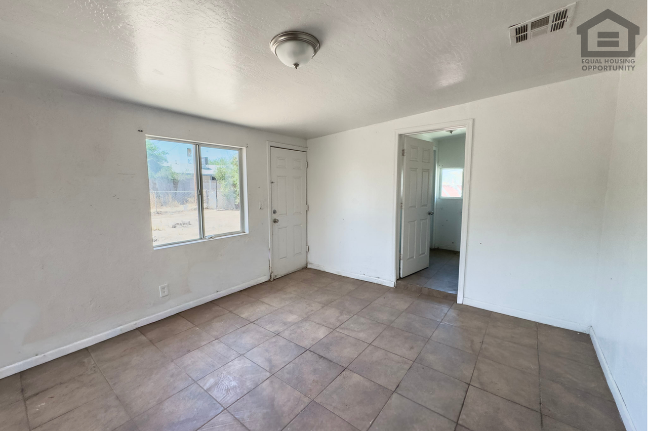 6532 N 19th Dr - Photo 5 of 27