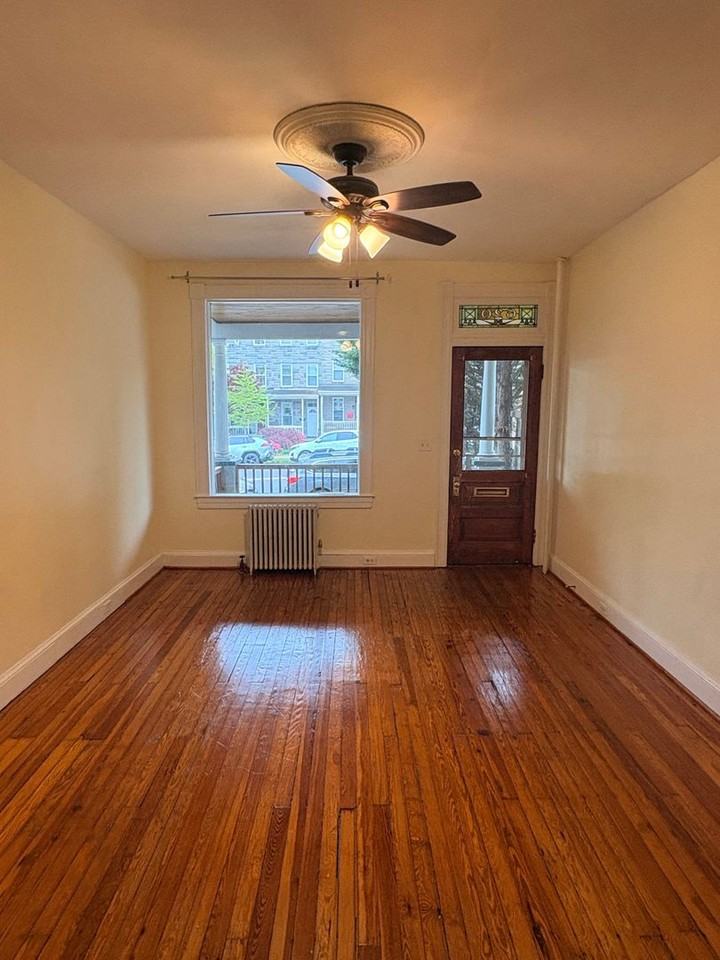 620 W 33rd St - Photo 3 of 24