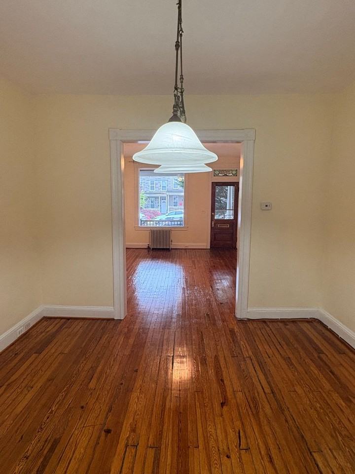 620 W 33rd St - Photo 5 of 24