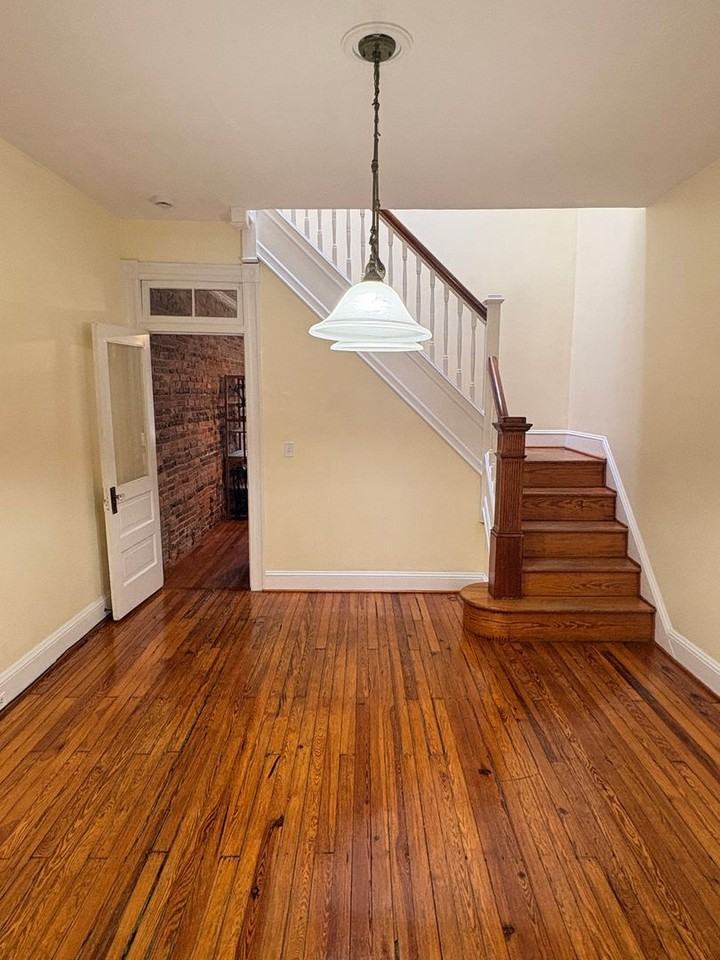 620 W 33rd St - Photo 6 of 24