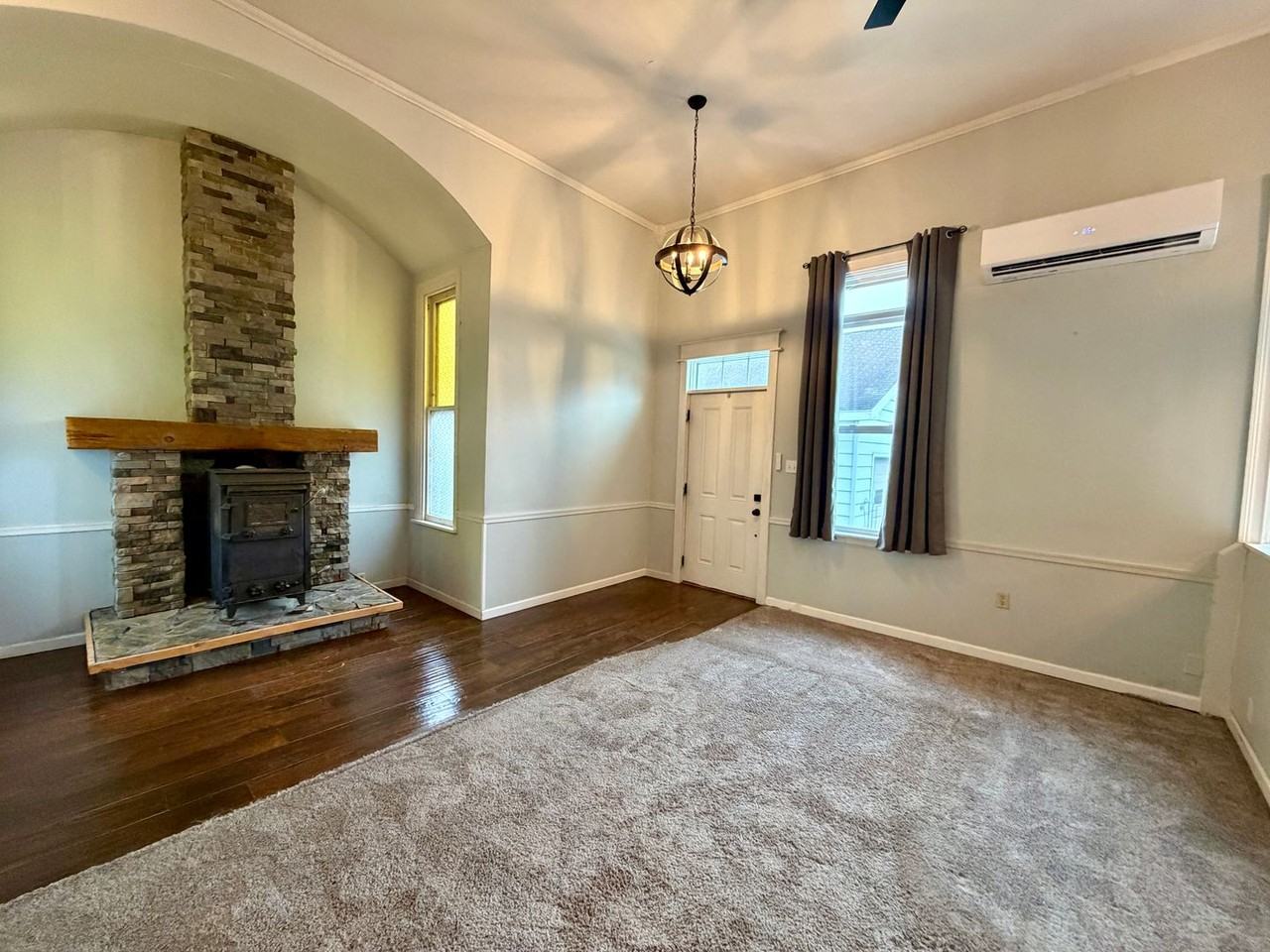 309 Mill St - Photo 4 of 10