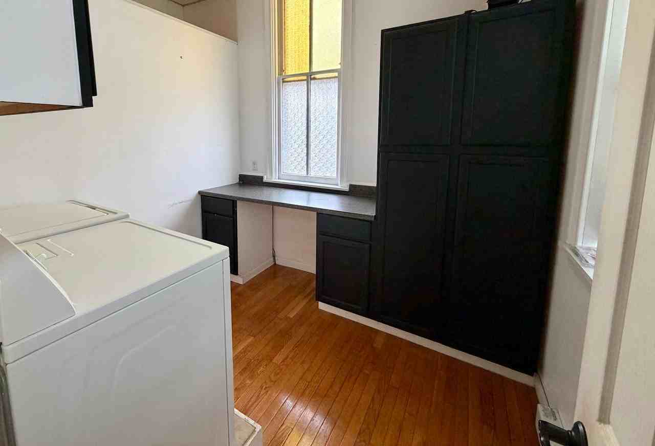 309 Mill St - Photo 5 of 10