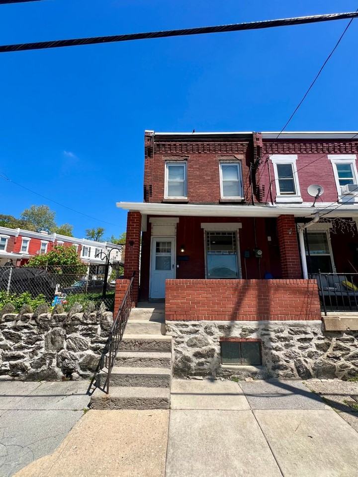 3445 Cresson St - Photo 2 of 30