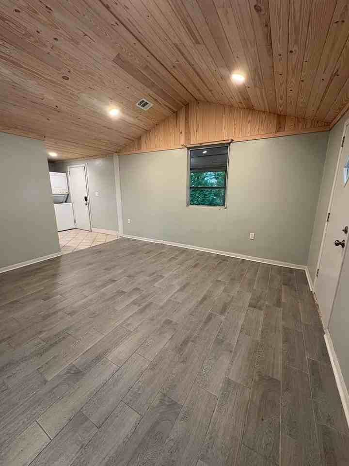 2538 Cleveland Rd - Photo 2 of 10